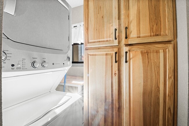 Building Photo - 103 Racquet Pl