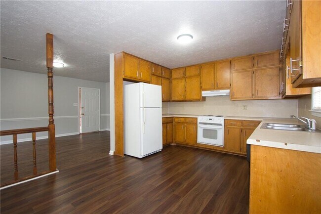 Building Photo - 3252 Inez Dr