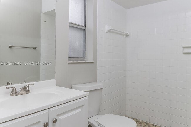 Building Photo - 9749 Sandalfoot Blvd