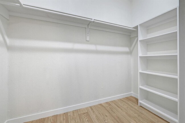 Building Photo - 2422 Lidstone St