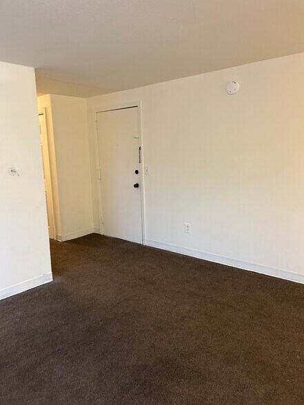 Building Photo - 509 Burnside Ave