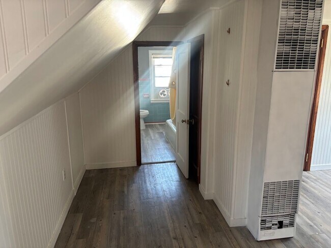 Building Photo - 4745 Lind St