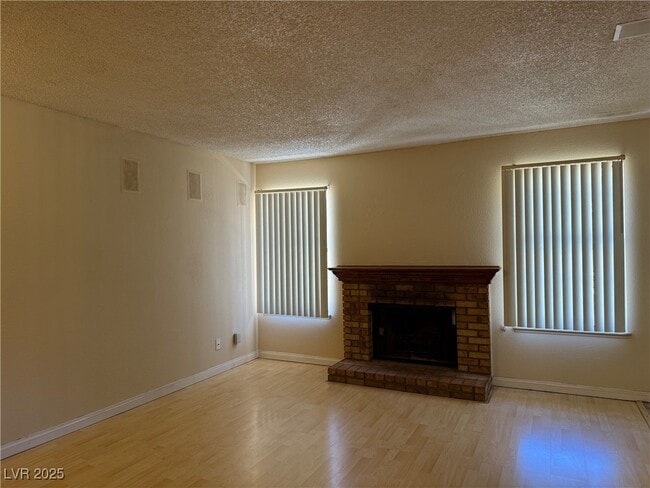 Building Photo - 5576 W Rochelle Ave.