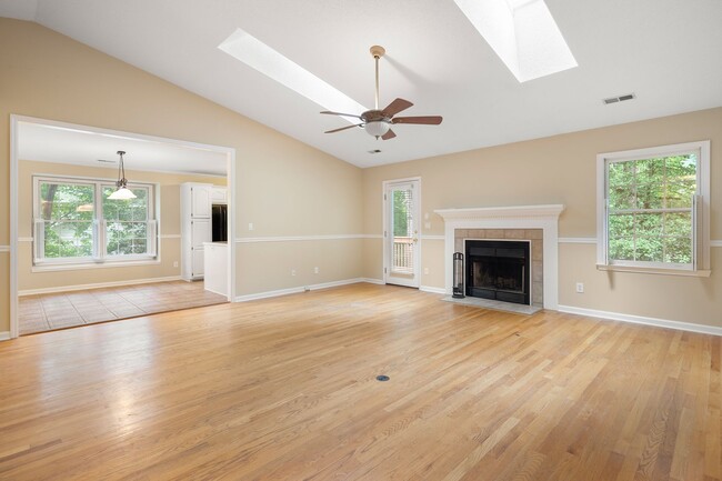 Building Photo - Great House in Southchase