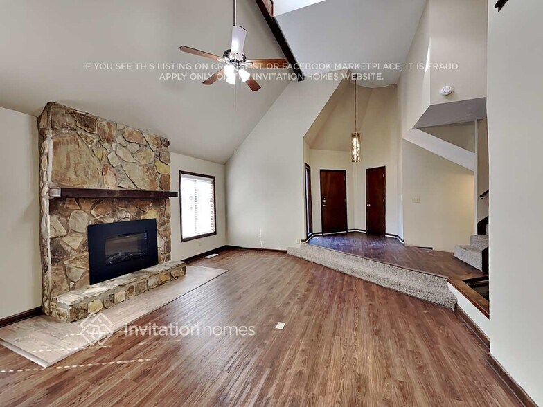 Building Photo - 1050 Rockcrest Dr