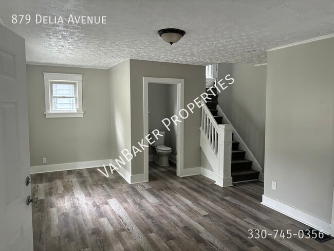 Building Photo - 879 Delia Ave