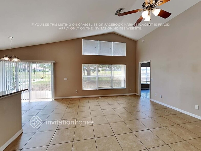 Building Photo - 723 Berwick Dr