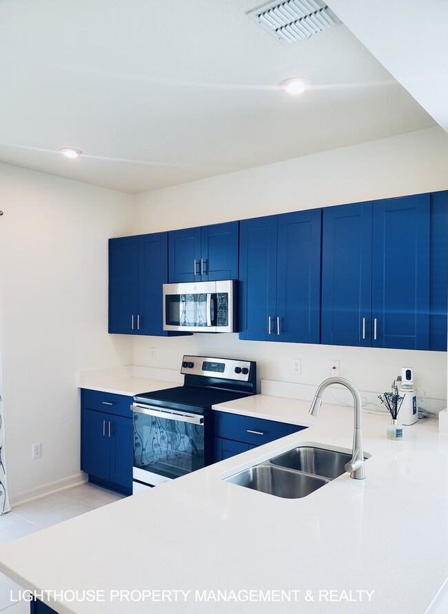 Building Photo - Charming, Newly Built 2 Bed/2.5 Bath Townh...