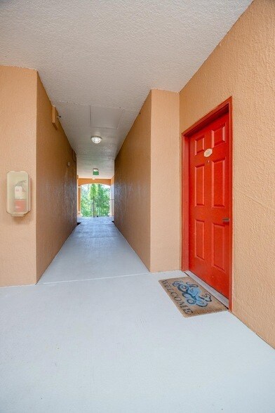 Building Photo - 550 Florida Club Blvd