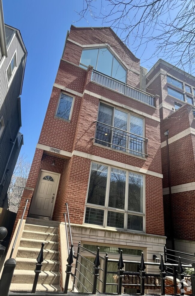 Building Photo - 2923 N Damen Ave