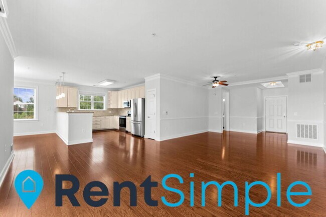 Building Photo - 15221 Royal Crest Dr