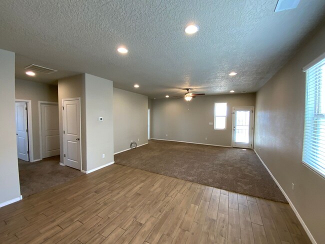 Building Photo - 4 Bedroom Single Story Home Available Near...