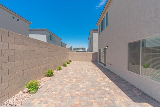 Building Photo - 5749 S Tioga Way