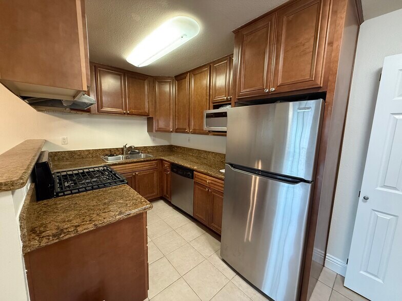 stainless appliances - 631 7th St