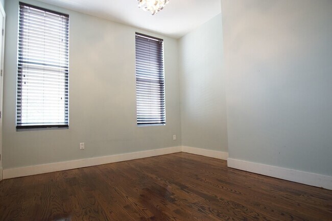 Building Photo - 88 Harman St