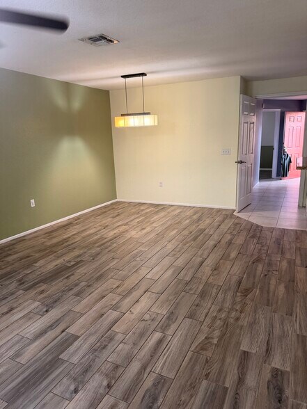 Building Photo - 7723 Sugar Bend Dr