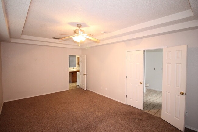 Building Photo - 2300 Northglen Dr