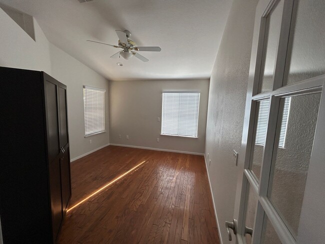 Building Photo - Spacious home in Lemoore