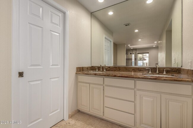 Building Photo - 10638 E Turquoise Ave