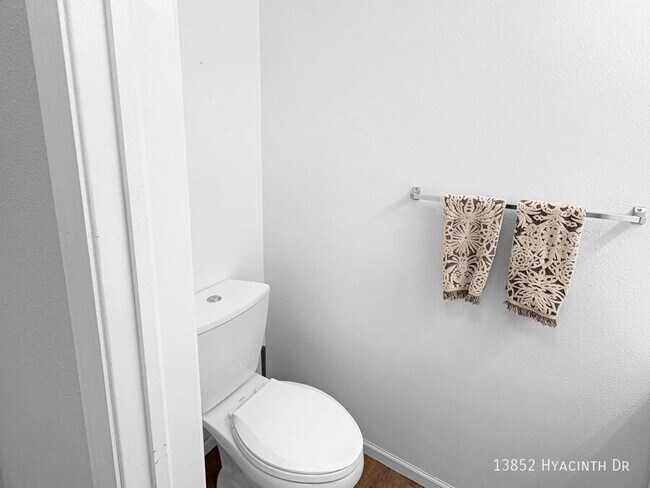Building Photo - 13852 Hyacinth Dr