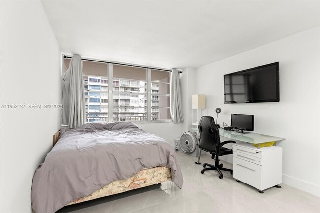 Building Photo - 18031 Biscayne Blvd