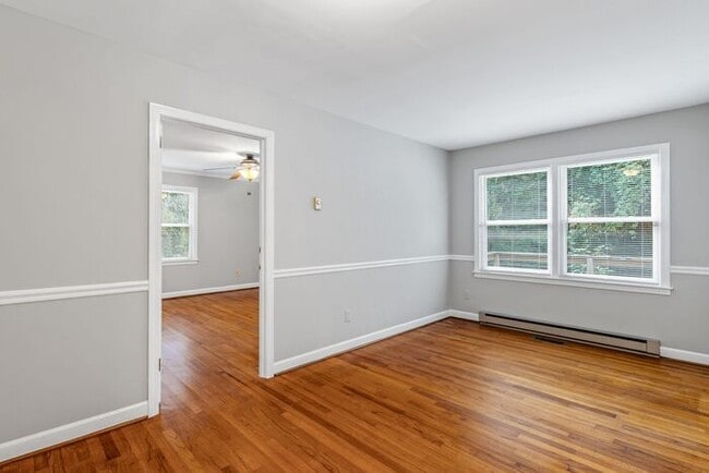 Building Photo - Updated Home- Near State Street! LR, DR, J...