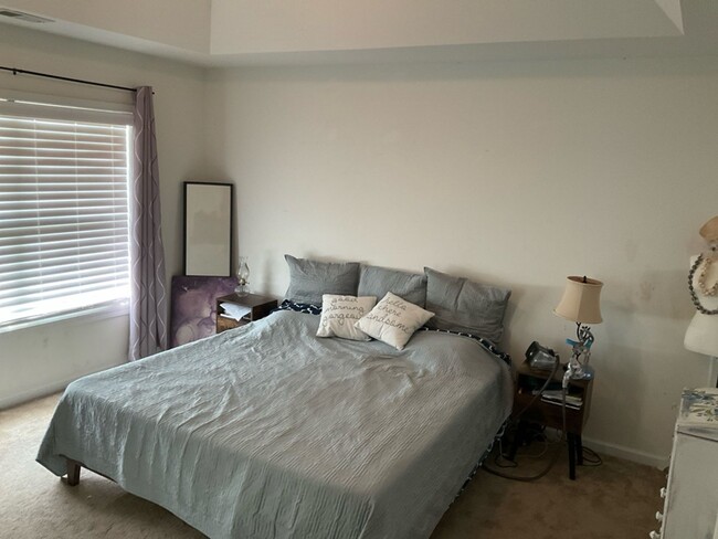 Building Photo - Beautiful 4 Bedroom/  2.5 Bath located in ...