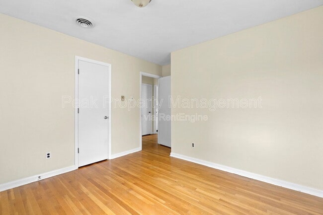 Building Photo - 4830 Kinloch Ln