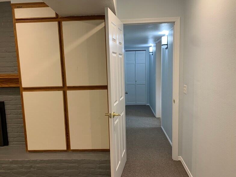 Building Photo - 4135 NW Carlton Ct
