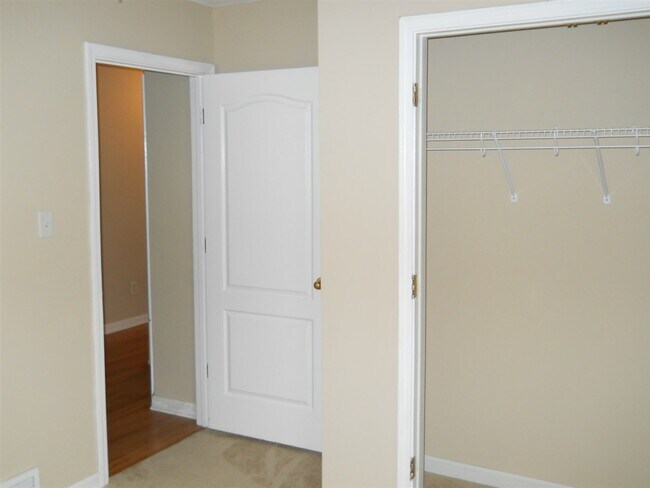 Building Photo - 1098 Breezy Valley Dr