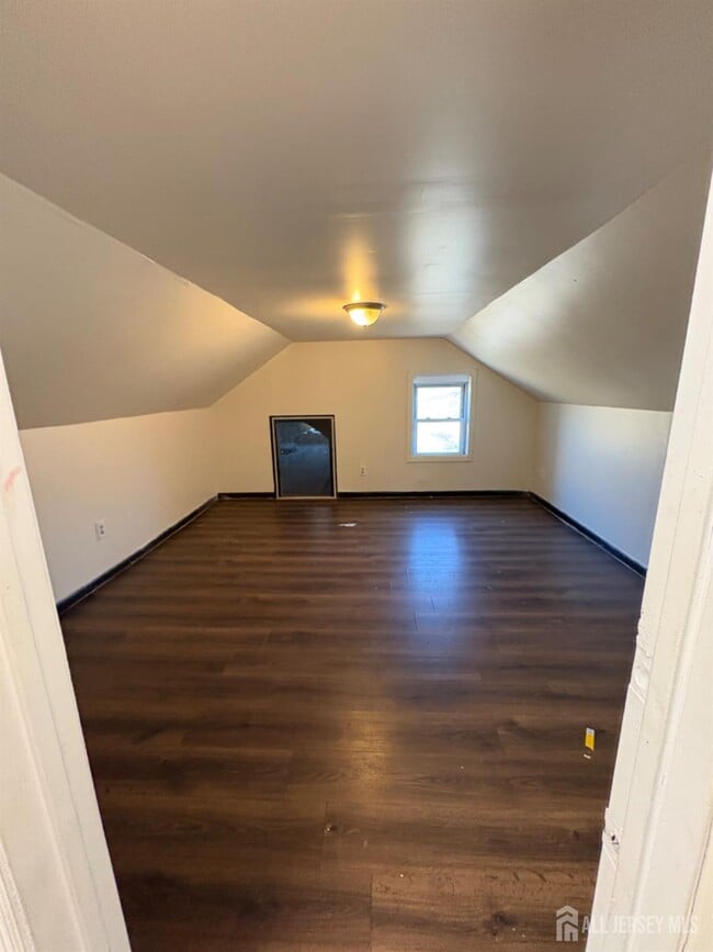 Building Photo - 903 Park Ave