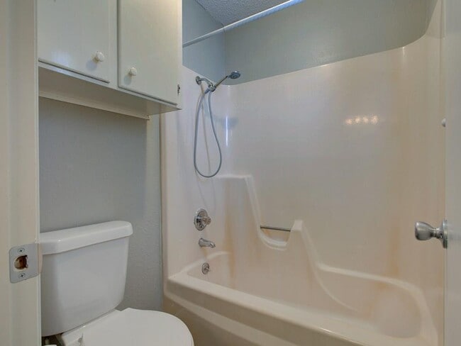 Building Photo - 8402 Tallwood Dr