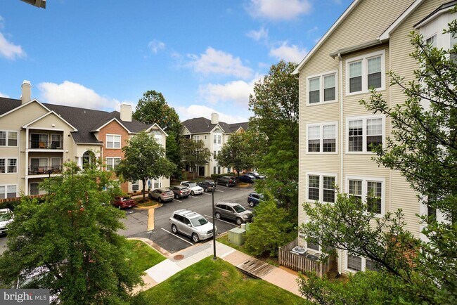 Building Photo - 4139 Fountainside Ln