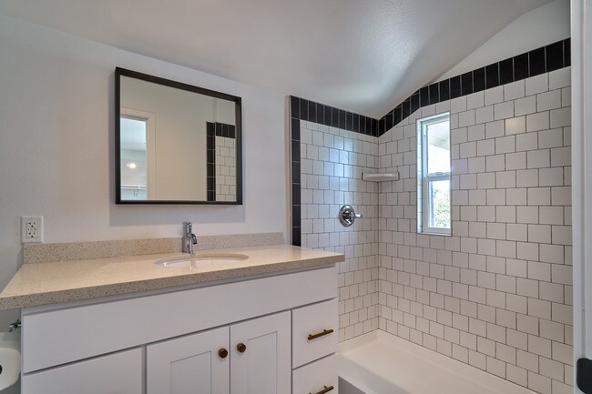 Building Photo - 152 S Serrano-2A