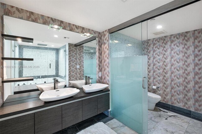 Building Photo - 200 Biscayne Blvd Way