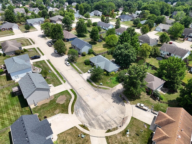 Building Photo - 1302 Look Out Ct