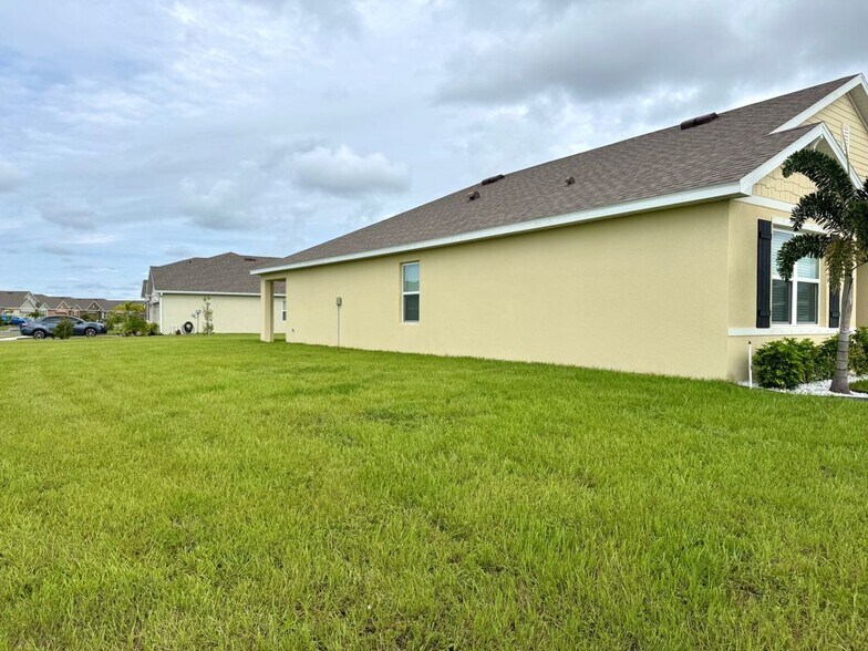 Building Photo - 946 Dugan CIR SE