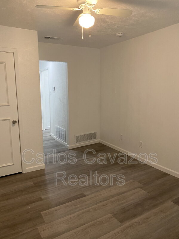 Building Photo - 1617 Meadowbrook Dr