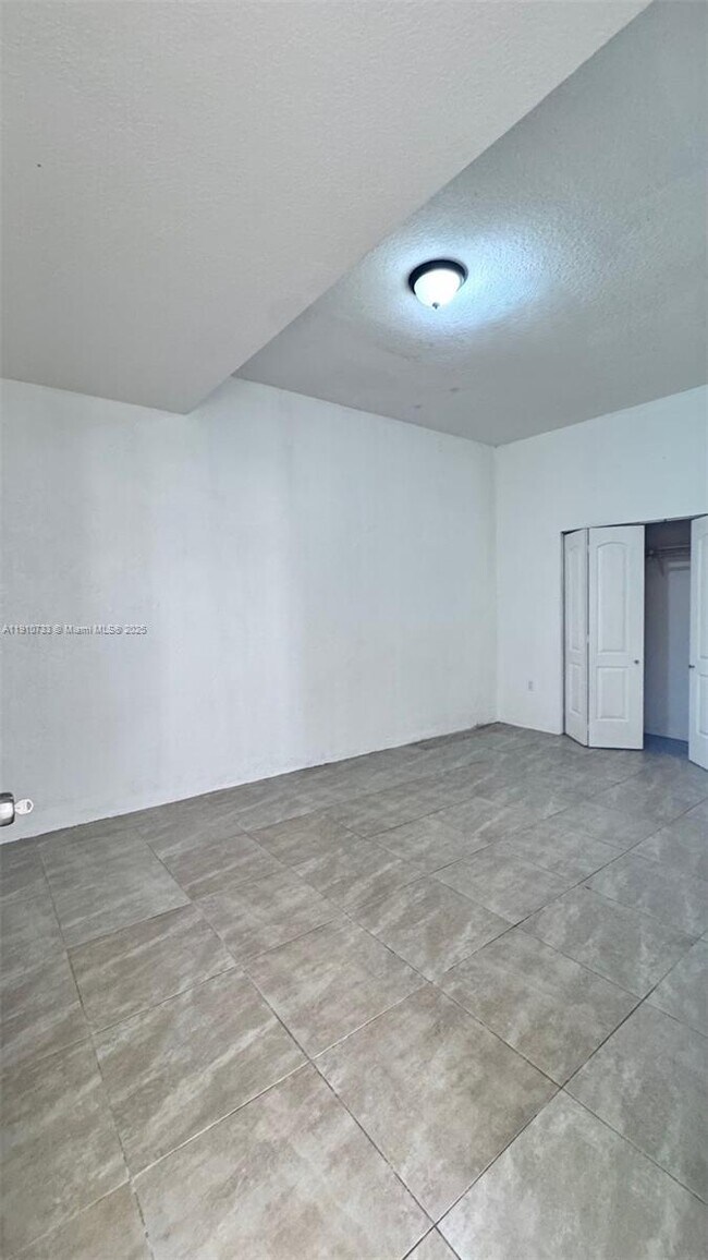 Building Photo - 15245 SW 30th Terrace