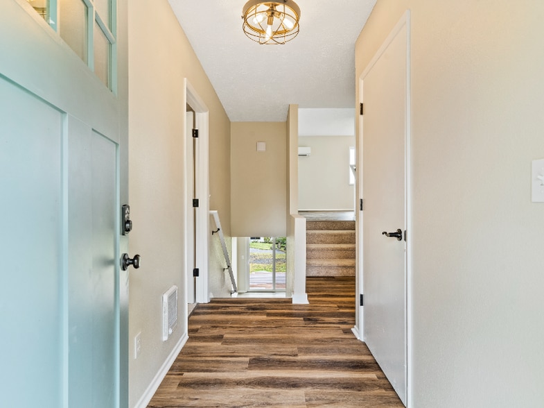 Building Photo - 2617 E McLoughlin Blvd