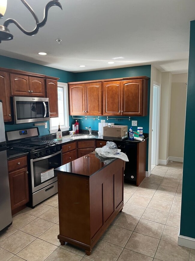 Building Photo - Modern 2Br-1.5Ba Townhouse in East Weymouth