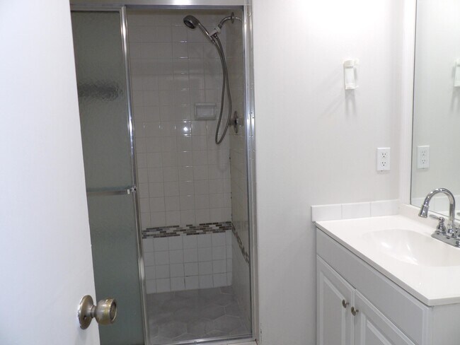 Building Photo - 1638 Embassy Dr