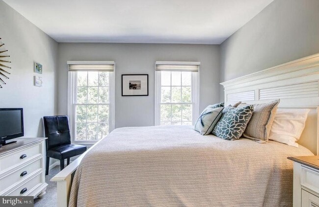 Building Photo - 9936 Foxborough Cir