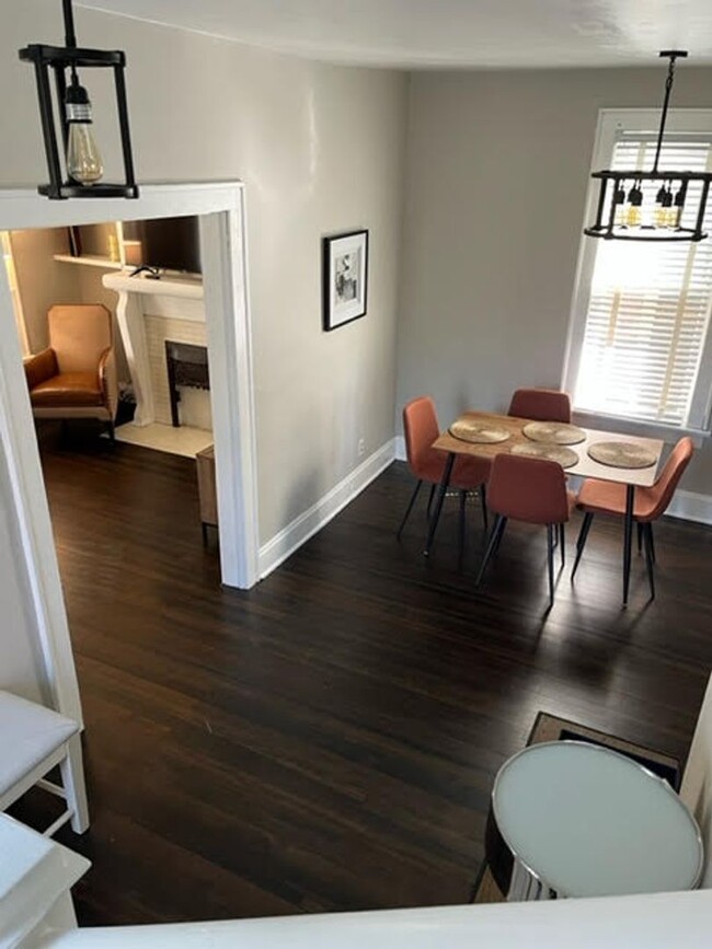 Building Photo - Adorable Brick Home in Italian Village!