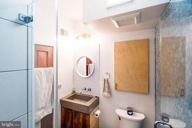 Building Photo - 1912 E Cumberland St