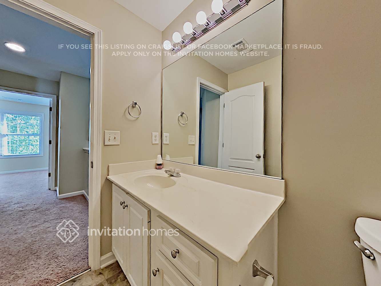 Building Photo - 3088 Woodmere Dr