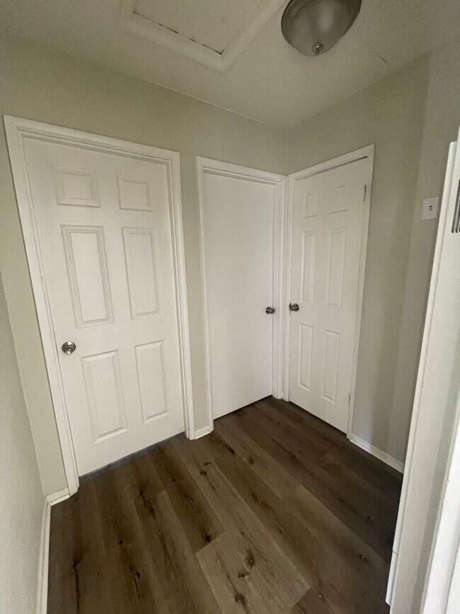 Building Photo - Comfortable Living in Mojave - Move In Ready 2bd & 1bth - Big Backyard