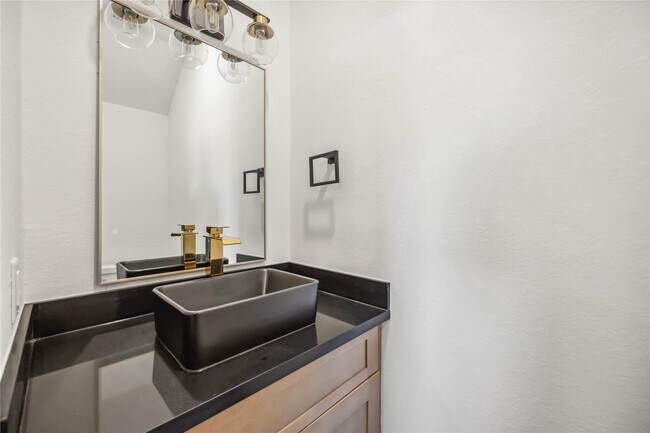 Building Photo - 8013 Ritz St