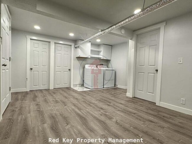 Building Photo - 3rd St Duplex