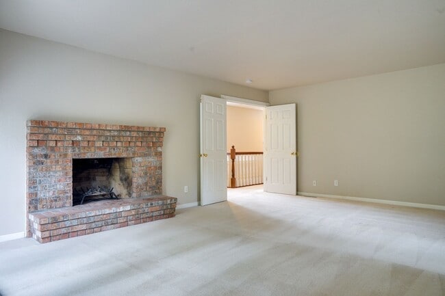 Building Photo - Move in Special! Ravensdale 3 Story,on shy...